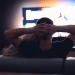 Luci e ombre della nuova stagione televisiva: De Martino debutta su Rai 1, mentre Stranger Things perde la bussola