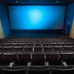 Tra punte di gesso, eterni bambinoni e fiabe oscure: le tre anime del cinema in arrivo